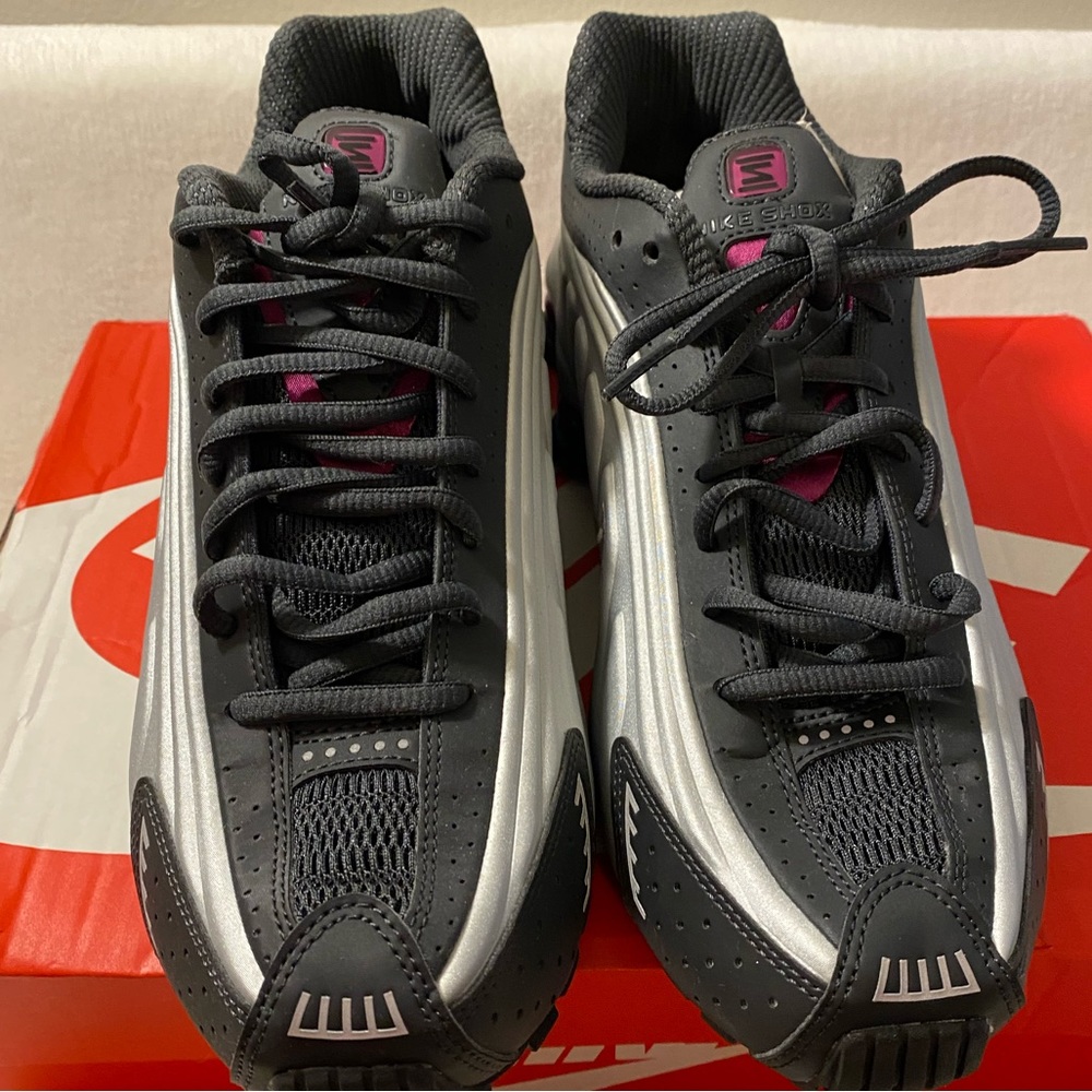 NIKE SHOX R4 Anthracite/True Berry